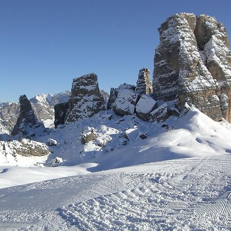 Villa Cristallino -Stayincortina Cortina d'Ampezzo Luaran gambar